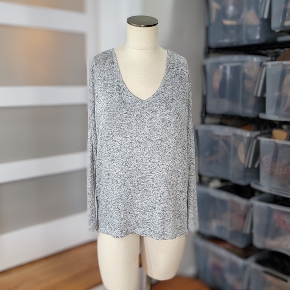NEW Live and let Live Gray Knit top High Low Hem Ribbon Back Size PL - Picture 5 of 16